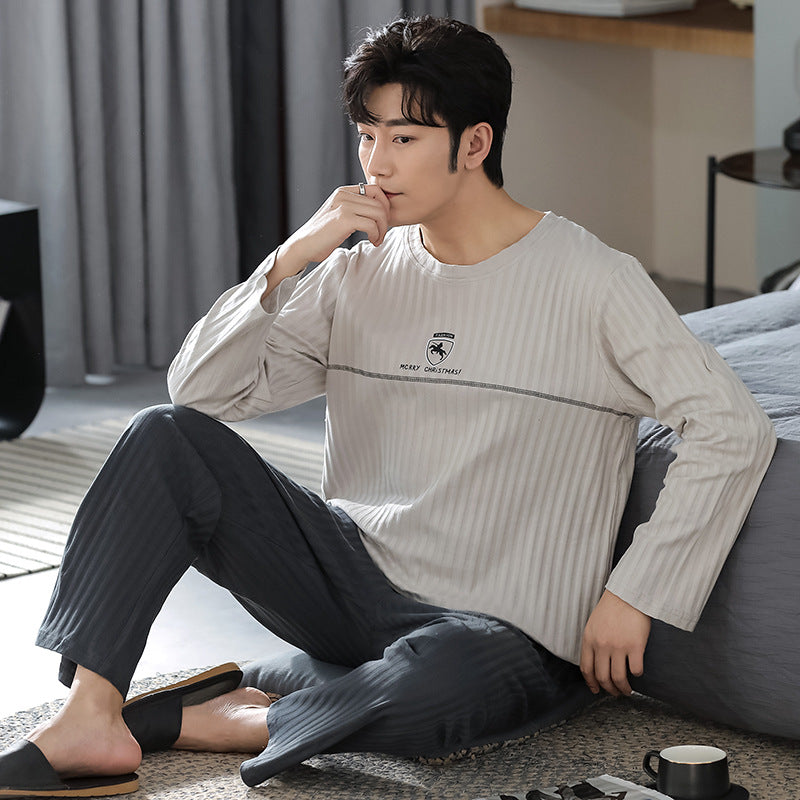 Printemps et automne L'usure de la maison des hommes de plus taille peut être déchirée à l'extérieur