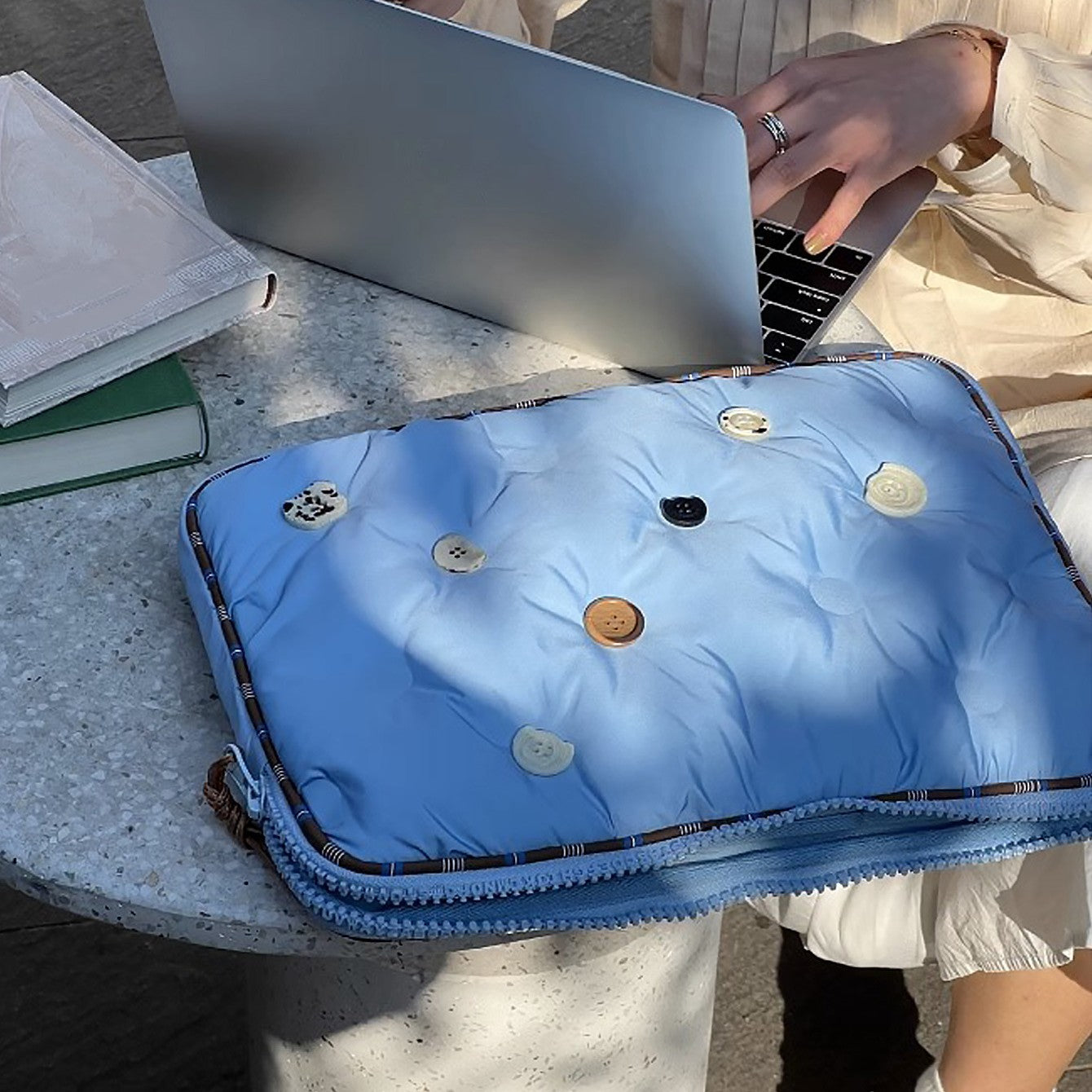 Les boîtiers de protection informatique sont mignons et ont une haute valeur apparente