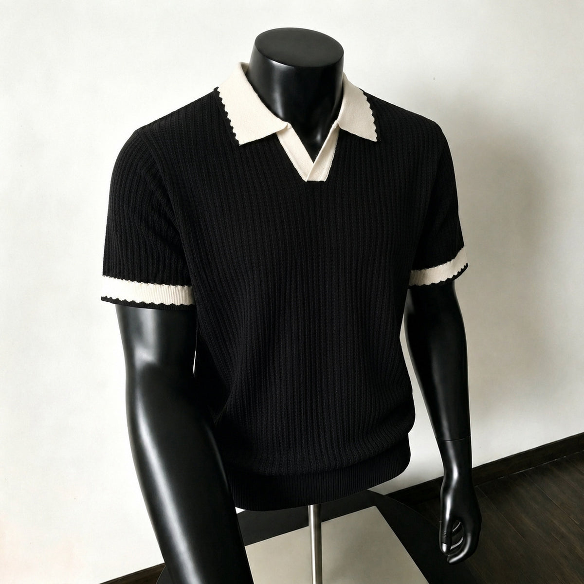 Élégant costume homme d'abricot avec un lapel et manches courtes