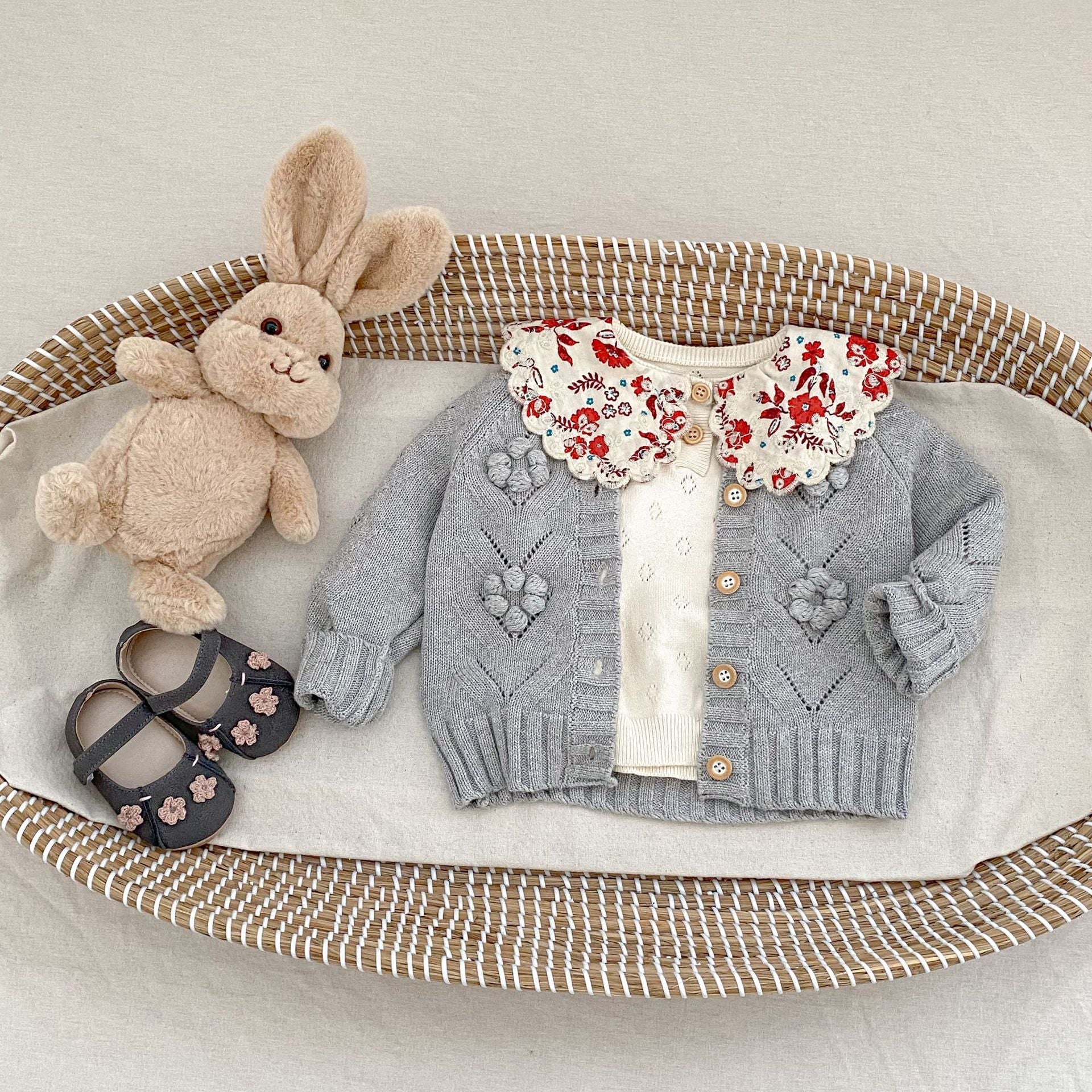 Bébé fille Hollow dehors main crochet boule tricotée Sweater manteau tout-appariement
