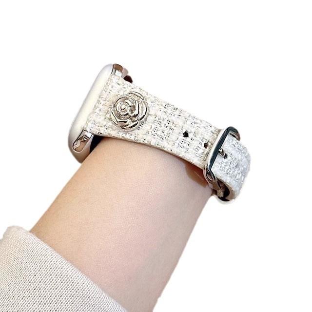 Bracelet en cuir de style Chanel avec une taille et un design ciselé
