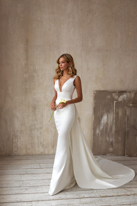 Sexy V-Neck Tail Robe de mariée sans manches Robe longue