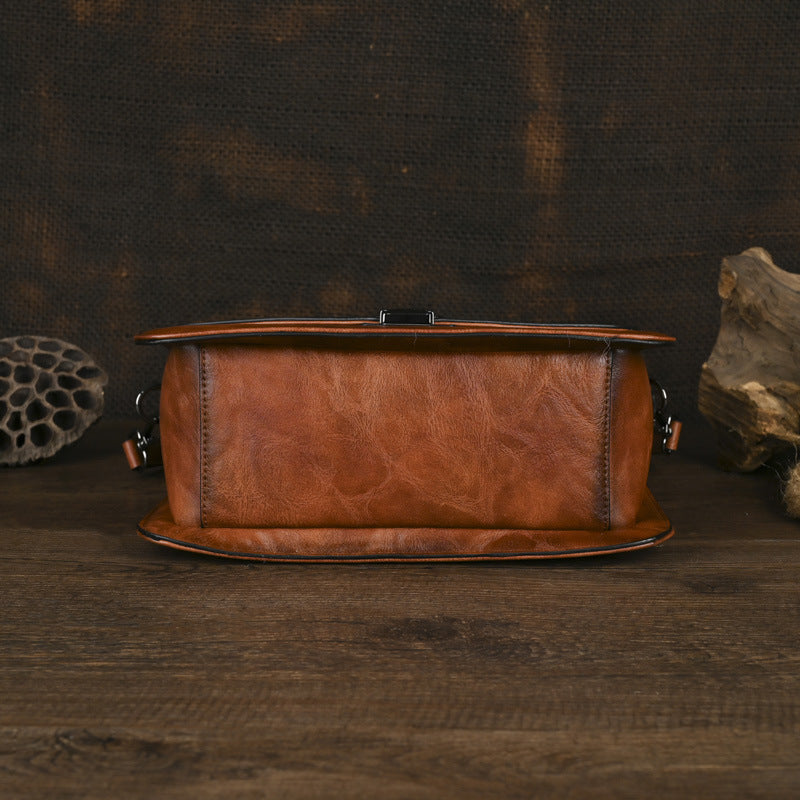 Sac à main artisanal avec une bande transversale et un design de bloc de couleur