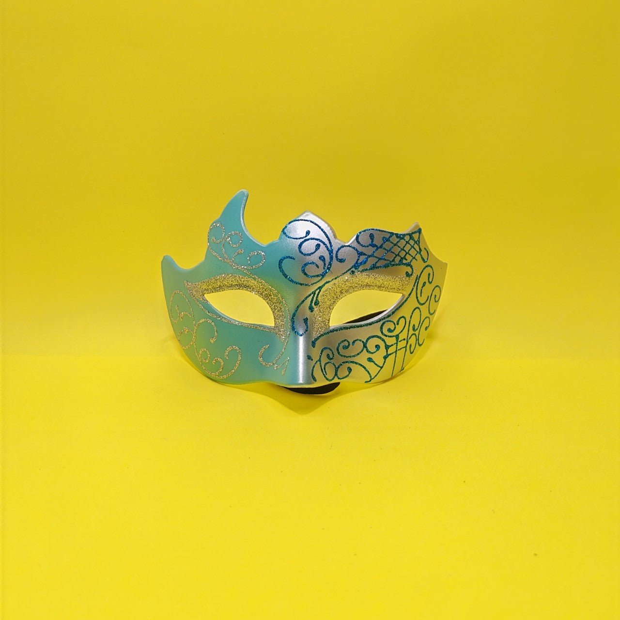 Masque de demi-face peint de Carnaval