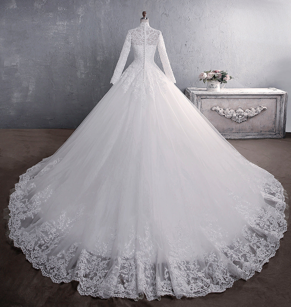 Dentelle Robe de mariée Collier à manches longues Grande queue Grande taille