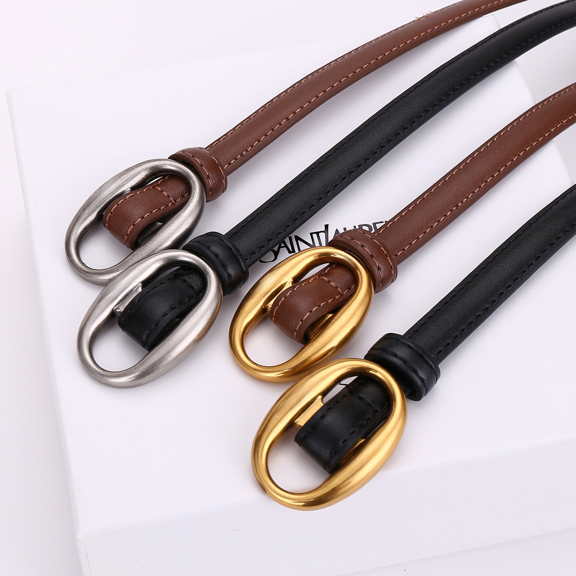 Ceinture en cuir pour femmes avec un bandeau mince