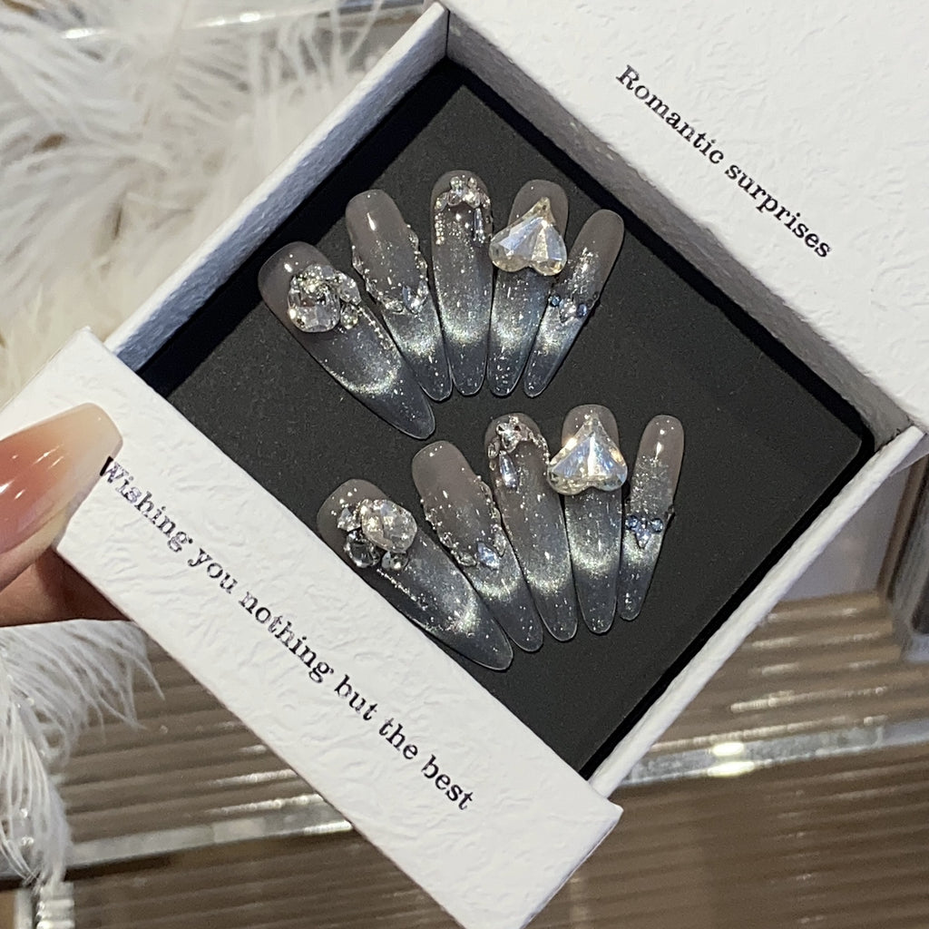 Boutons de ongles souriants pour chat-eye