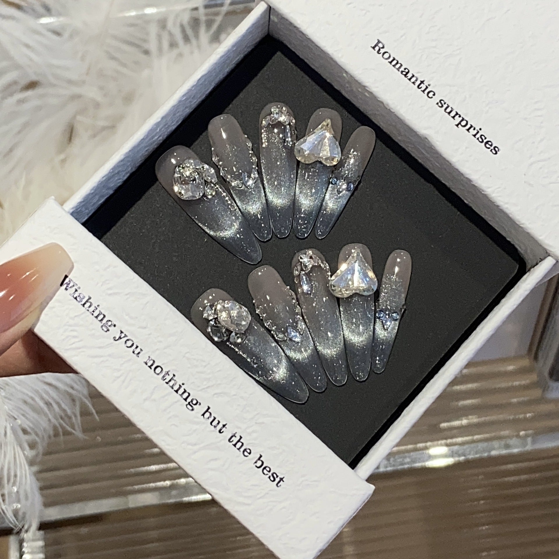 Boutons de ongles souriants pour chat-eye