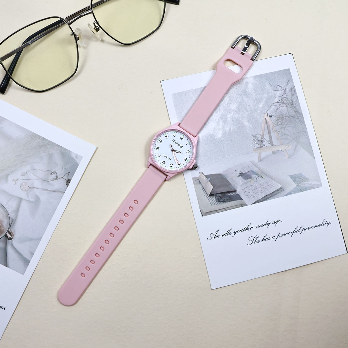 Montre haute-fashion conçue spécifiquement pour les étudiantes du collège et du lycée