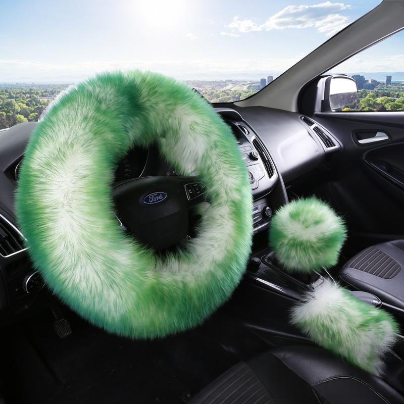 Couverture de volant de voiture en peluche colorée