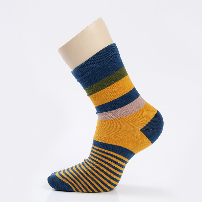 Chaussettes en coton sur le genou avec des rayures coloréesUn élégant automneHiver Mode Essentiel