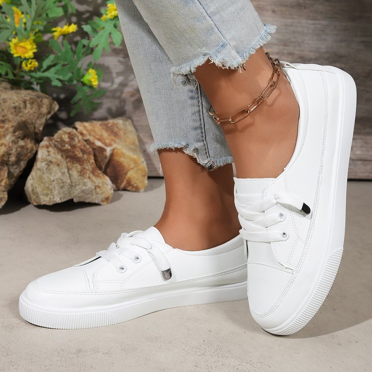 Petites chaussures blanches