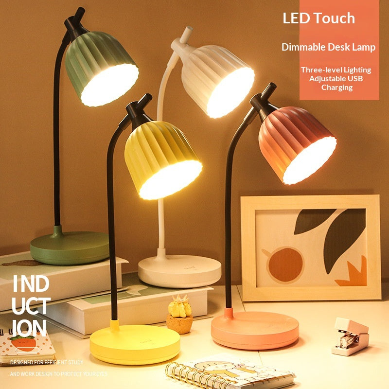 Fashionable et simple charge tactile LED lampe de bureau variable