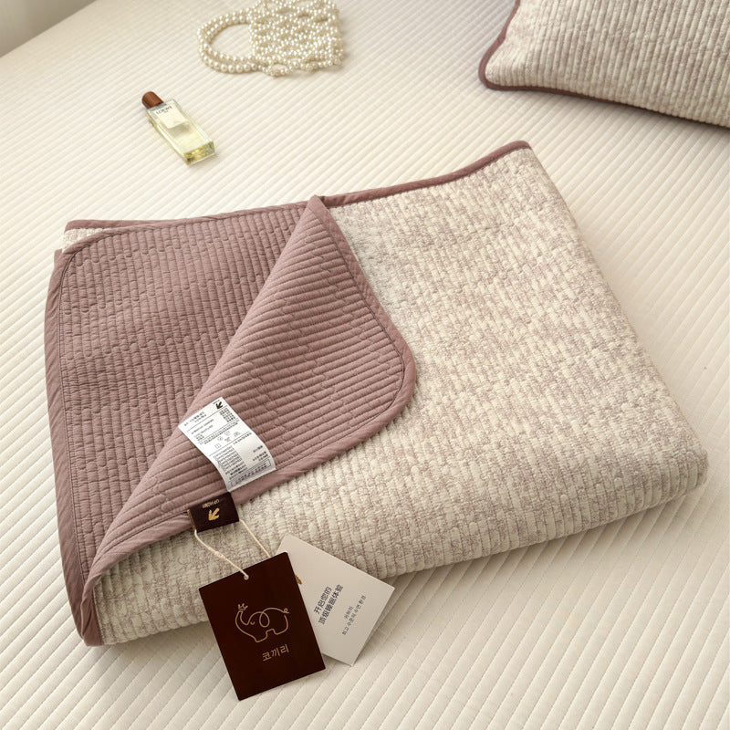 Double-sided pure cotton quilted throw