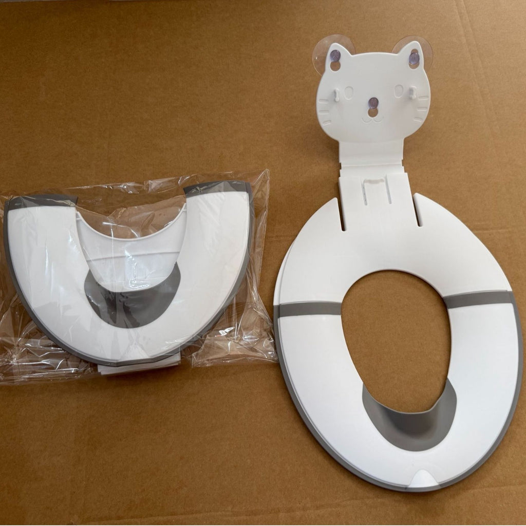 Coussin de siège à l'extérieur de la porte de rangement portable pour les toilettes universelles