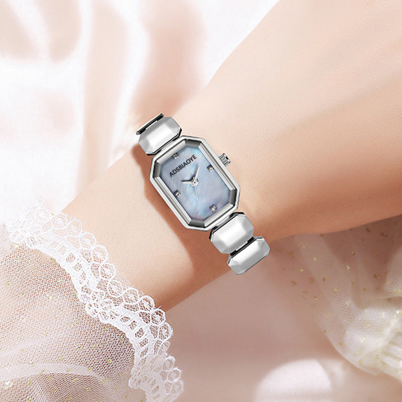 Élégante montre étanche exquise et polyvalente pour femmes
