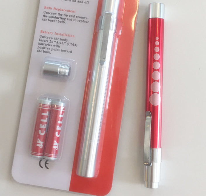Éclairage du stylo d'examen du visage médical