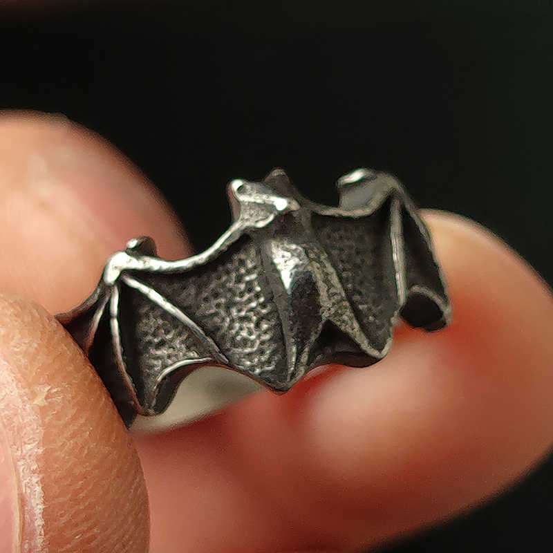 Diablo en Europe et en Amérique fait de vieilles bagues en forme de chauve-souris