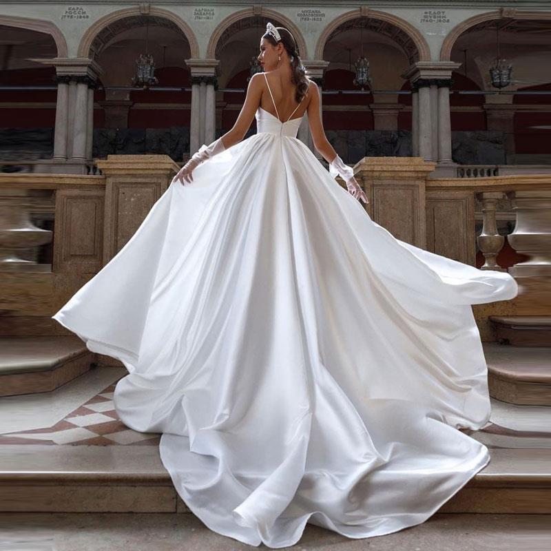 European And American-style Deep V-col Strap Satin robe de mariée légère