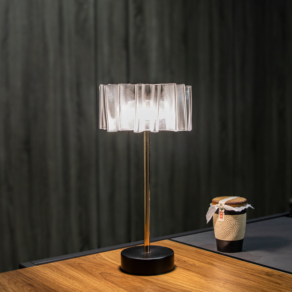 Lampe de bureau rechargeable tout en aluminium plissé