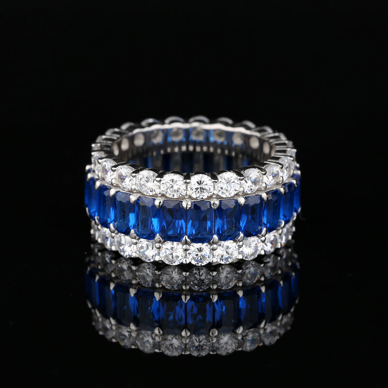 Women's zircon ring with flamboyant reflections