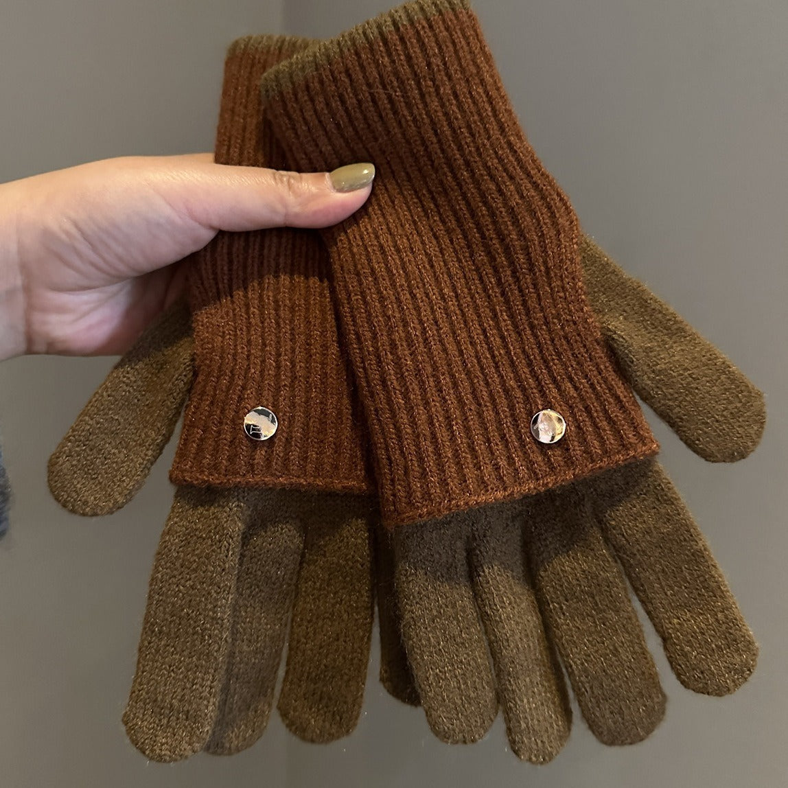 Gants en laine tricotée à double usage dans le style Maillard