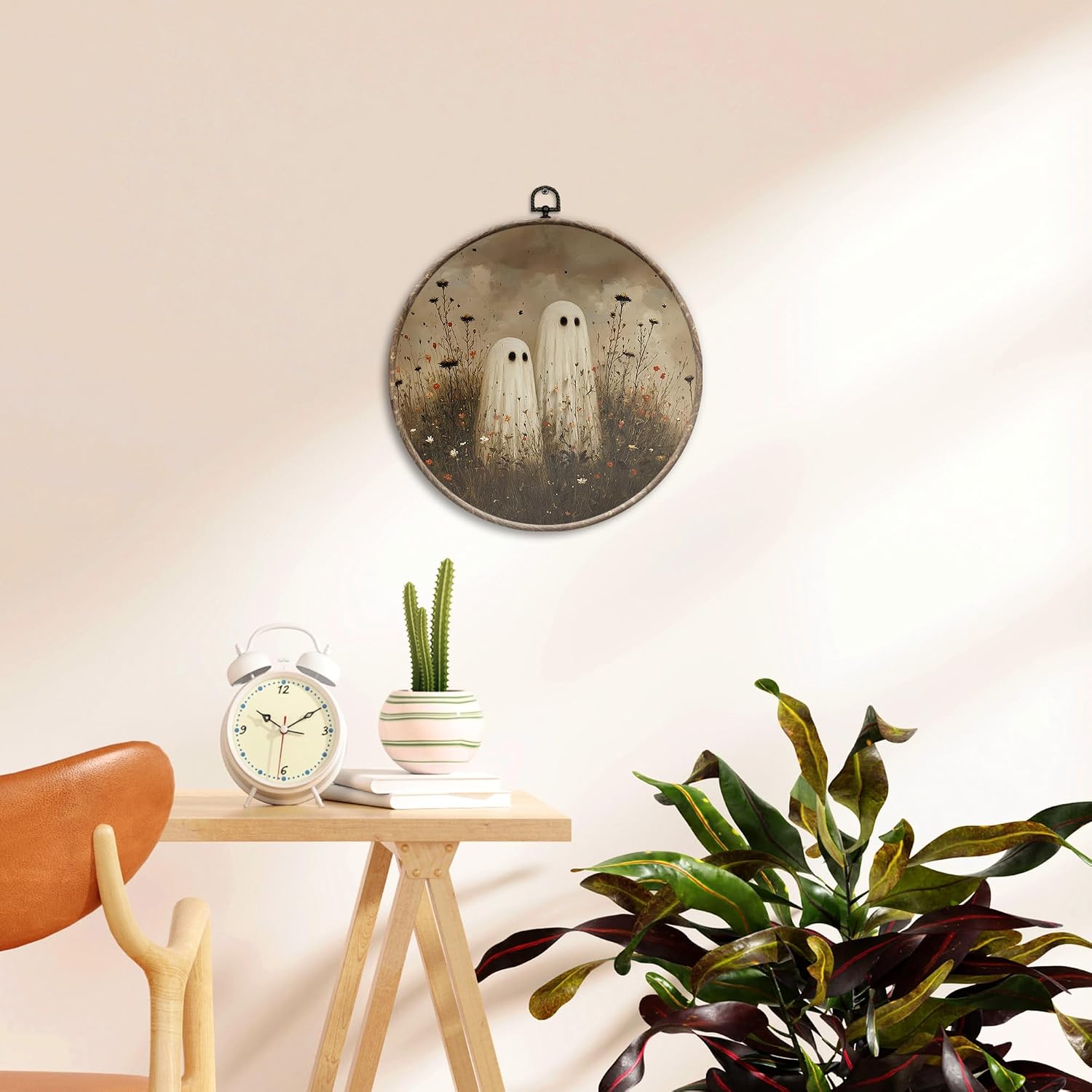 Vieux Halloween Ghost Round Wall Art