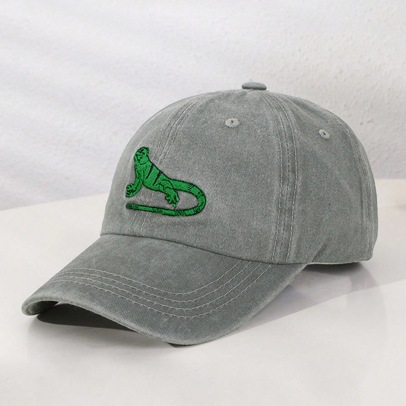 Lézard brodé casual et sim