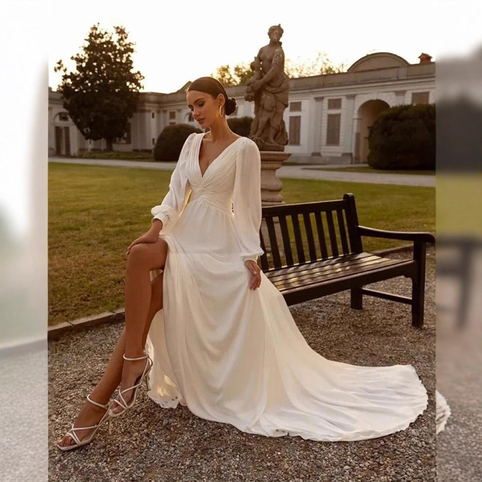 Chiffon nuptial Deep V Satin Long Sleeve Light Yarn Gown