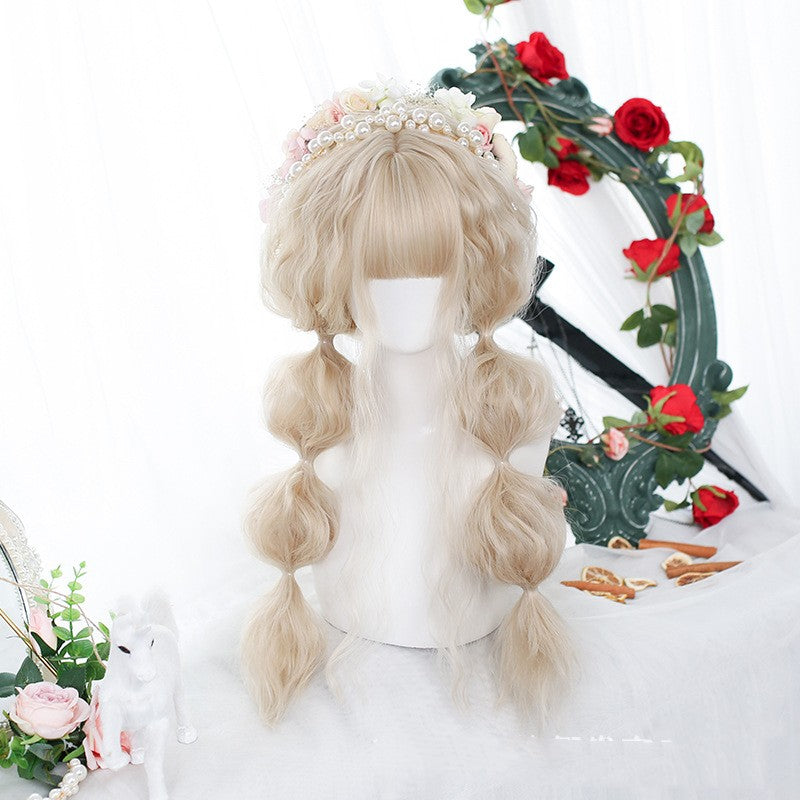 Perruque les cheveux bouclés longs