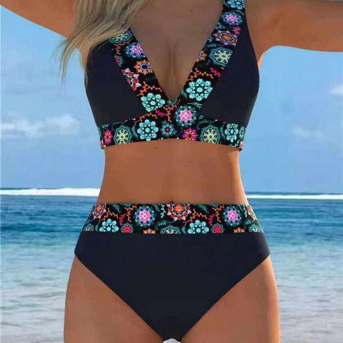 European and American-style Deux-pièces imprimé Patchwork Halter Femmes maillot de bain