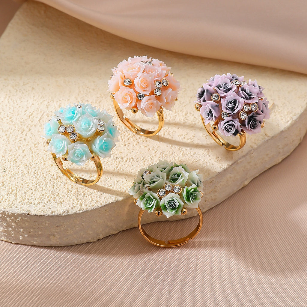 Anneau de fleur de rose en trois dimensions avec des fleurs de résine en diamant