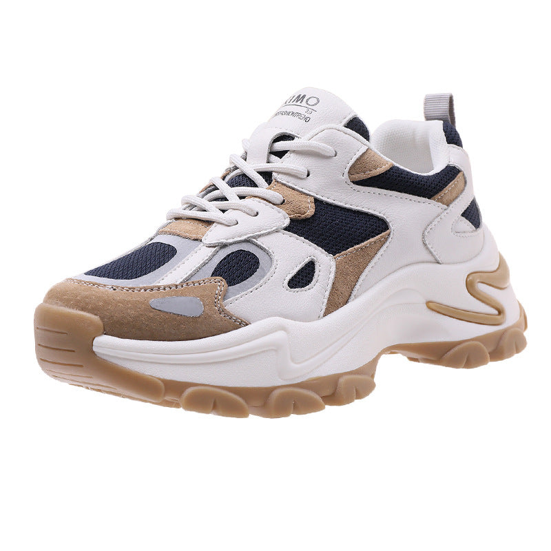 Trifle avec des sneakers casuals de retro couleur