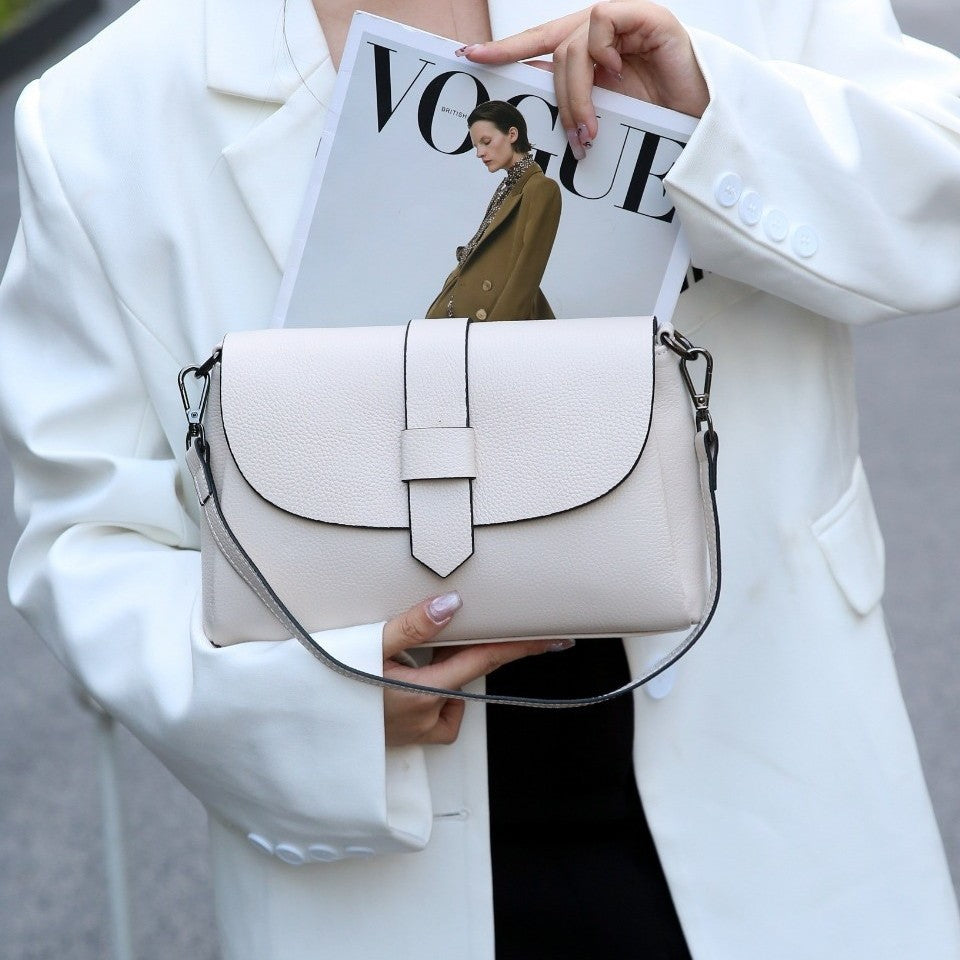 Sac souple en cuir pour femmes d'âge moyen