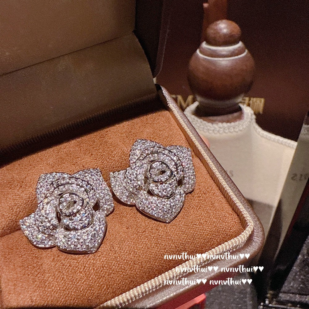 Couleur de brouillard Enchanteur Camellia Collier de pierre précieuses Riche Charmante Rose Zircon Boucles d'oreilles Bracel
