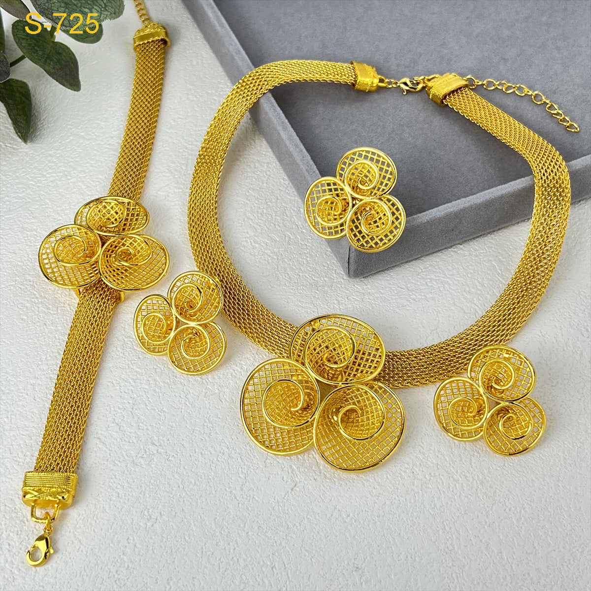 European and American Fashion Collier Boucles d'oreille Bracelet de quatre pièces