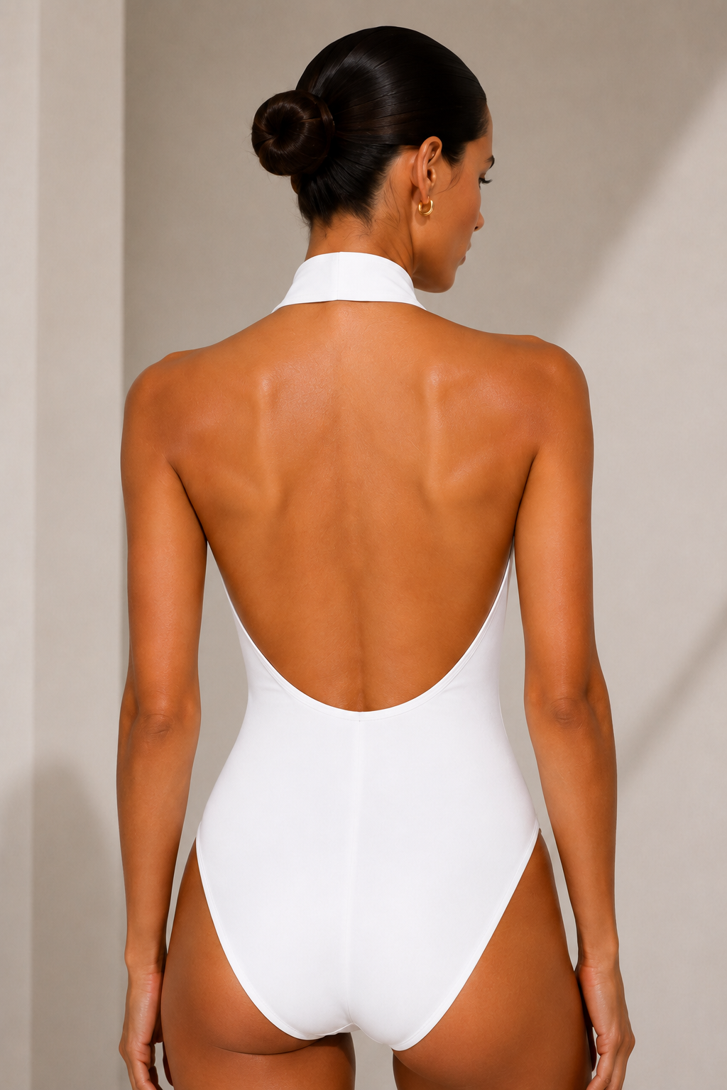 Bodysuit Cross Halter pour femmes sans manches Soft Stretch Fitted Basic Tank Top