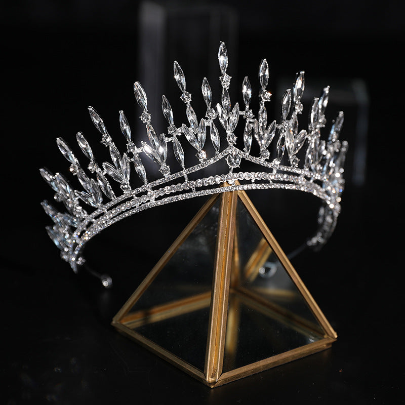 Shooting Robe de mariée avec coiffure de maquillage Super belle Couronne Couronne