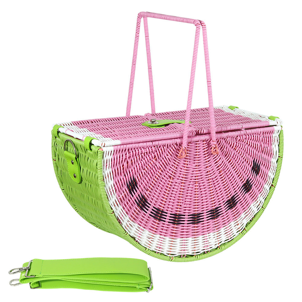 Un panier portatif polyvalent en tissage de rotin