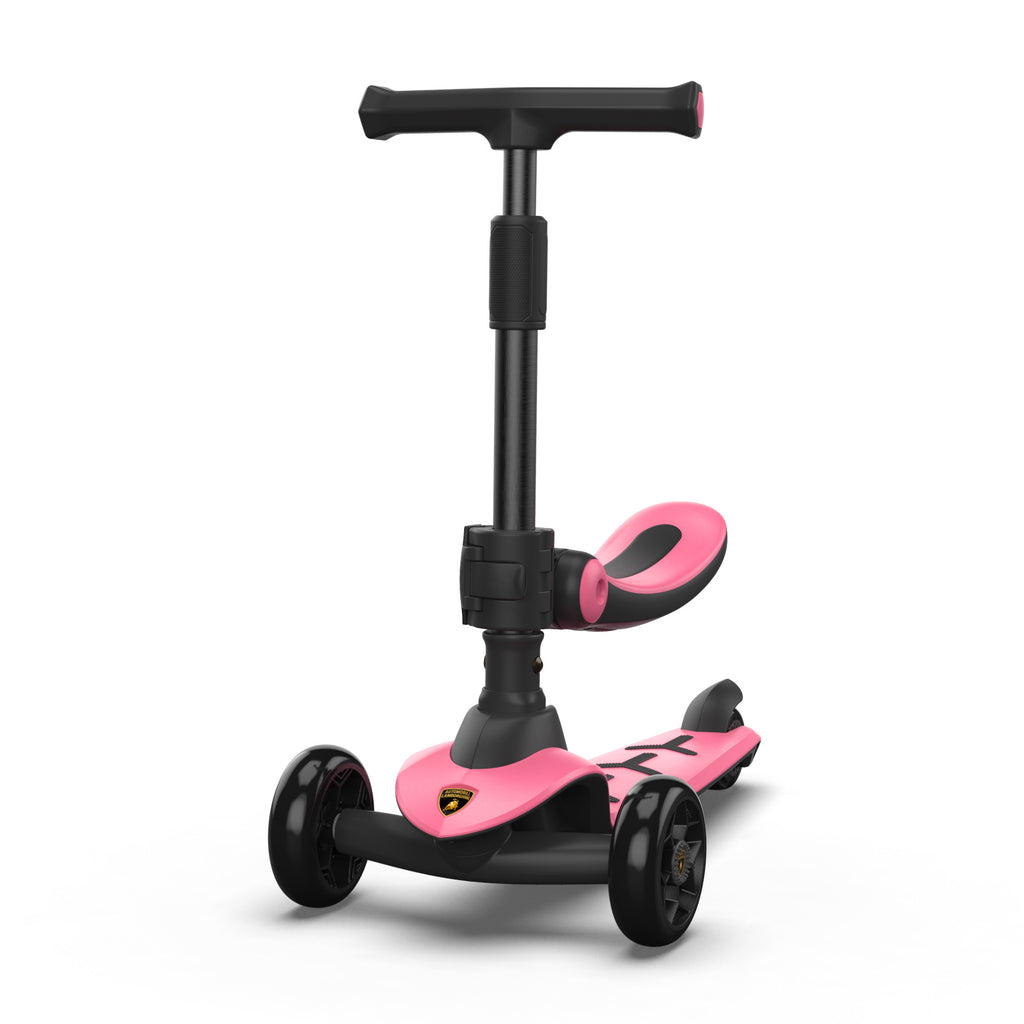 Un scooter que les enfants peuvent s'asseoir ou rouler
