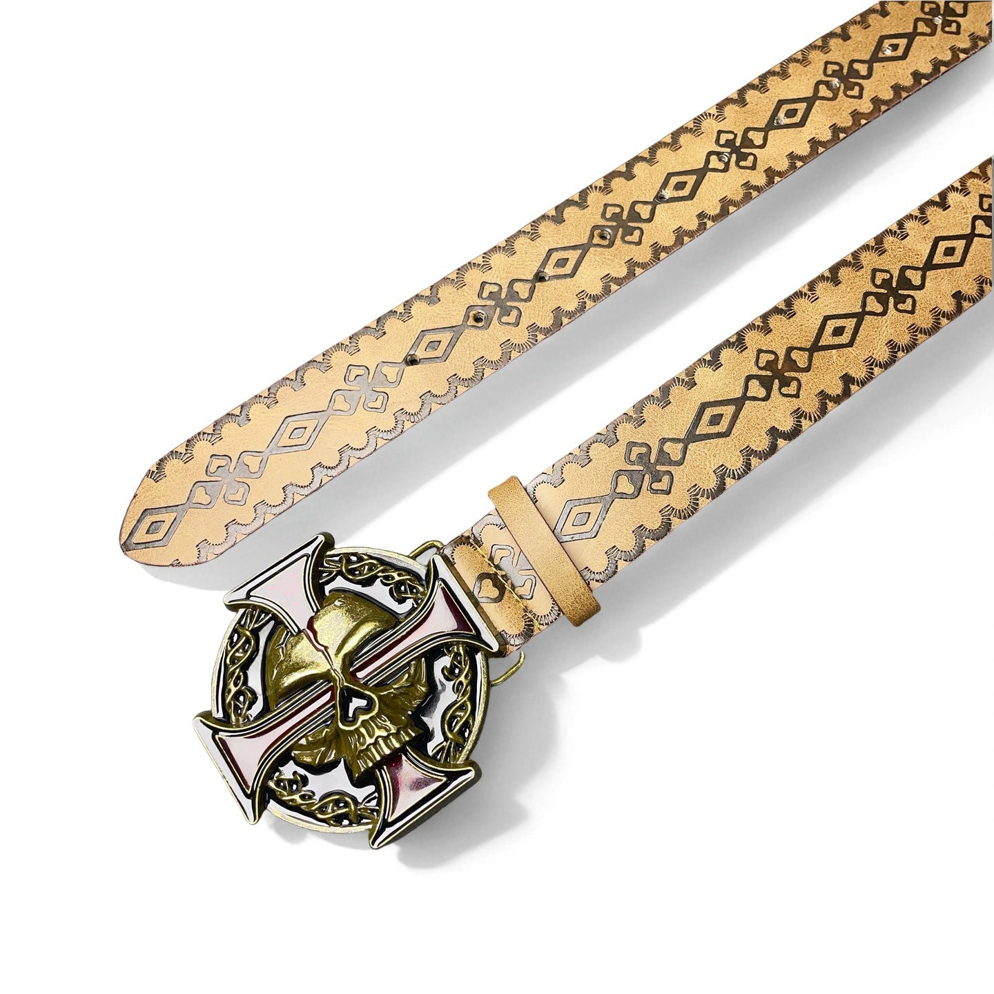 Design inspiré du punk avec boutonnage et motifs texturés