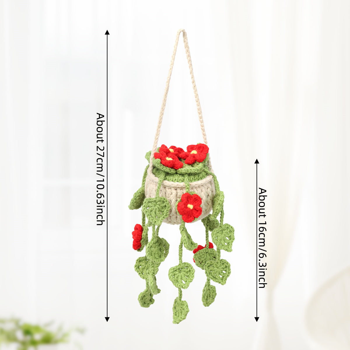 Crochet à la main suspendu ornement Pot avec trailing brillant rouge Blossoms et feuille verte