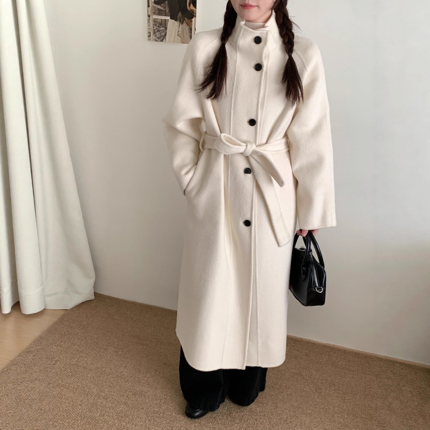 Manteau de laine longue pour femmes avec un design à un seul sein
