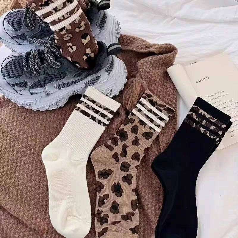 Chaussettes longues mi-calf Femmes Chaussettes de coton à rayures polyvalentes