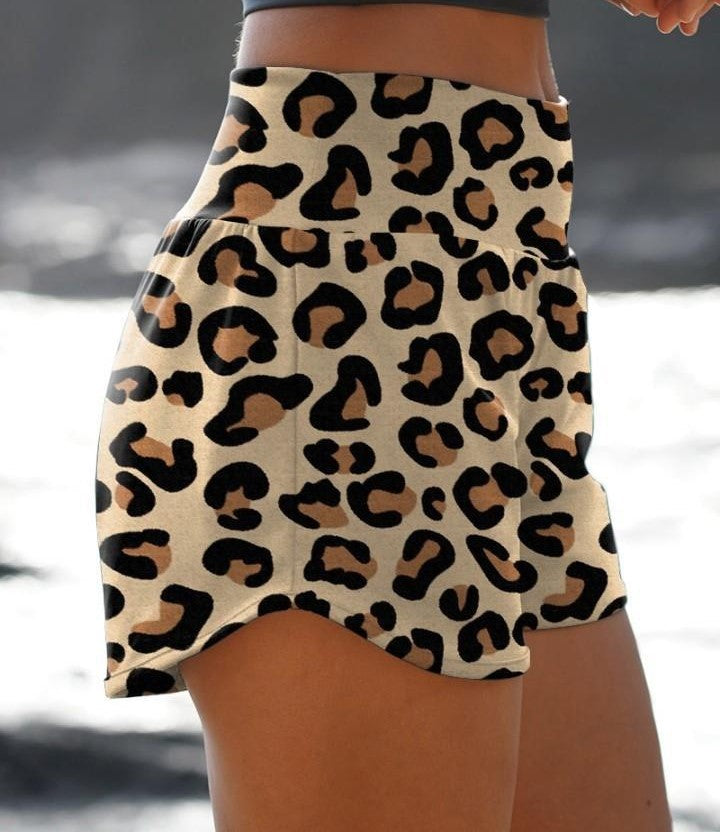 Le short haute portée des femmes avec des motifs crâne et léopard imprimés