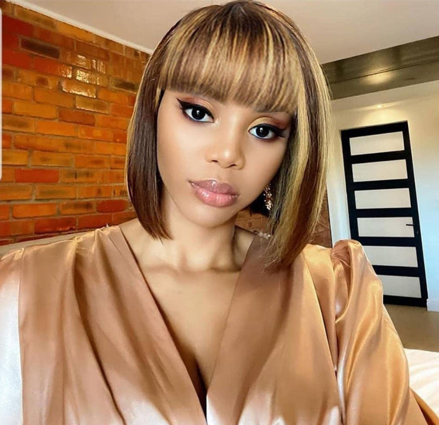 Short pour les femmes avec des bangs mécanisme cheveux réels