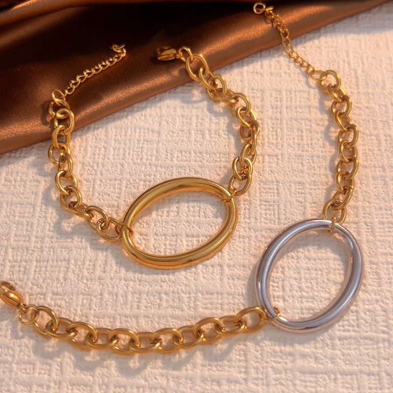 Collier en acier inoxydable européen et américain léger luxe avec un design de chaîne haut de gamme