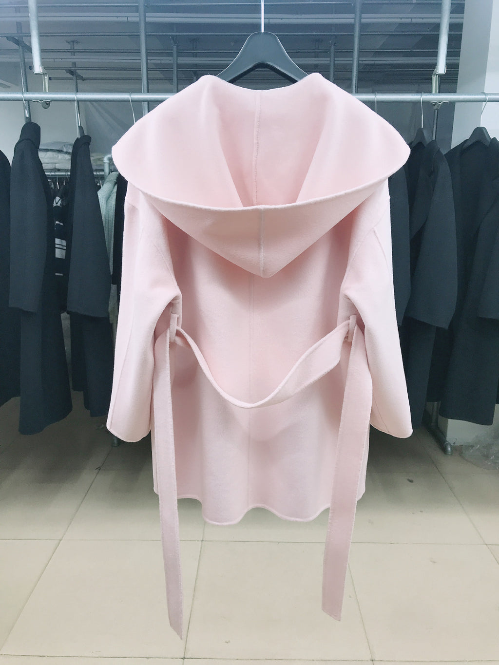 Manteau de cachemire à capuche à double face pour femmes