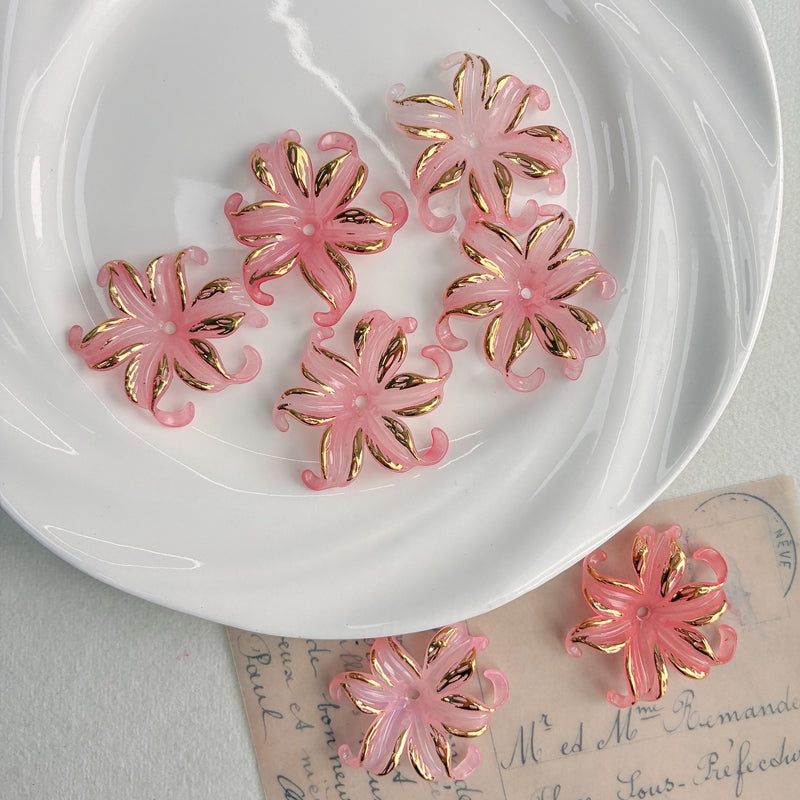 Charms de fleurs d'iris acrylique dorés à deux tons