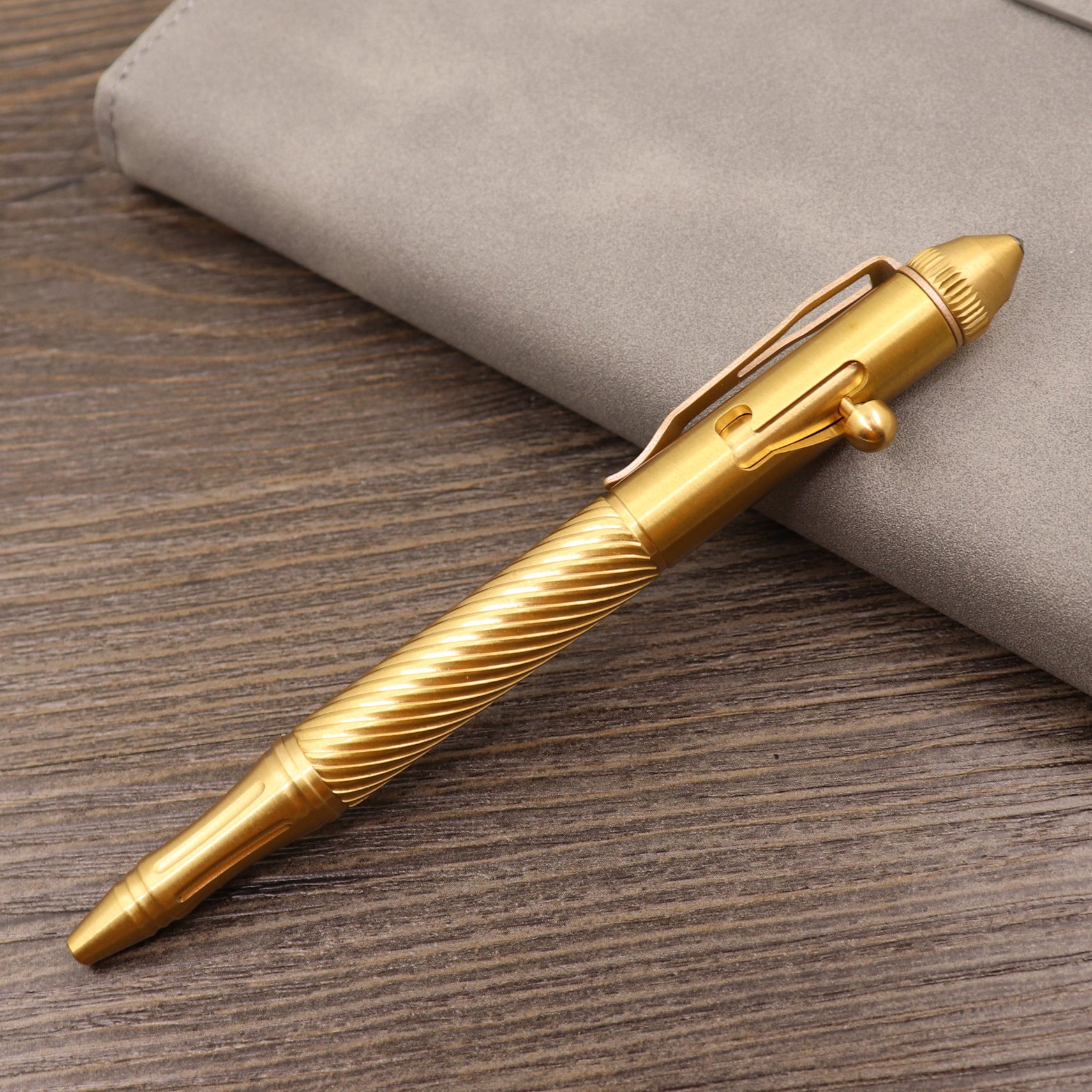 Stylo tactique en métal de type bolt en cuivre pur rétro